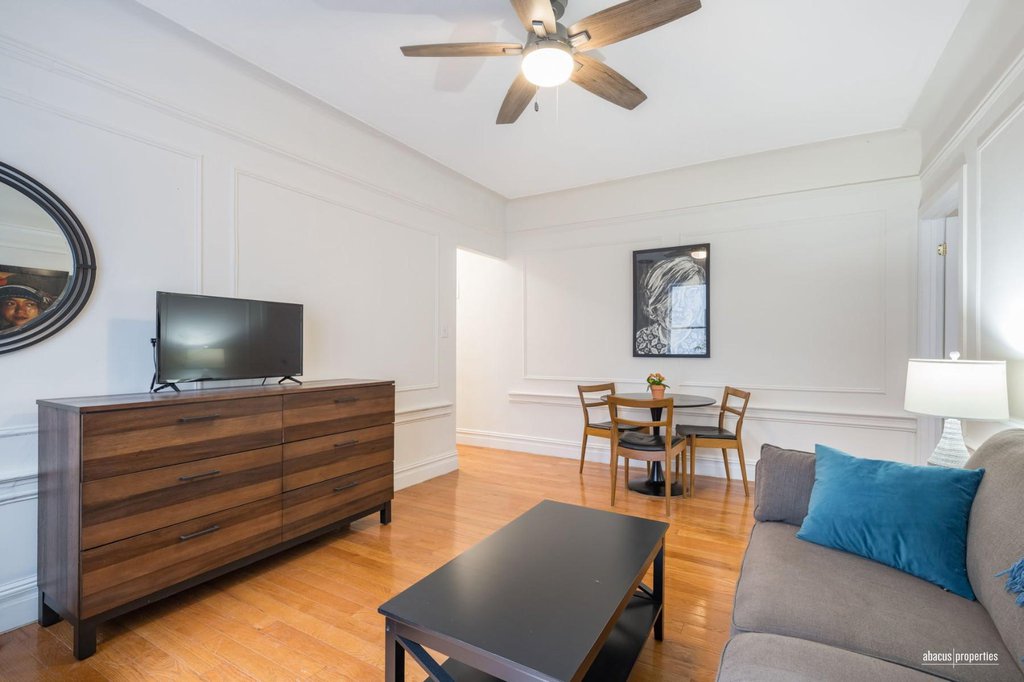 77 Eastern Parkway, Unit 2D photo 3
