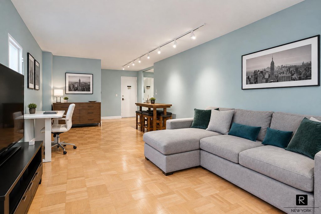 370 East 76th Street, Unit B707 photo 2
