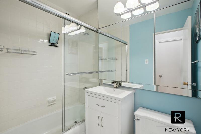 370 East 76th Street, Unit B707 photo 4