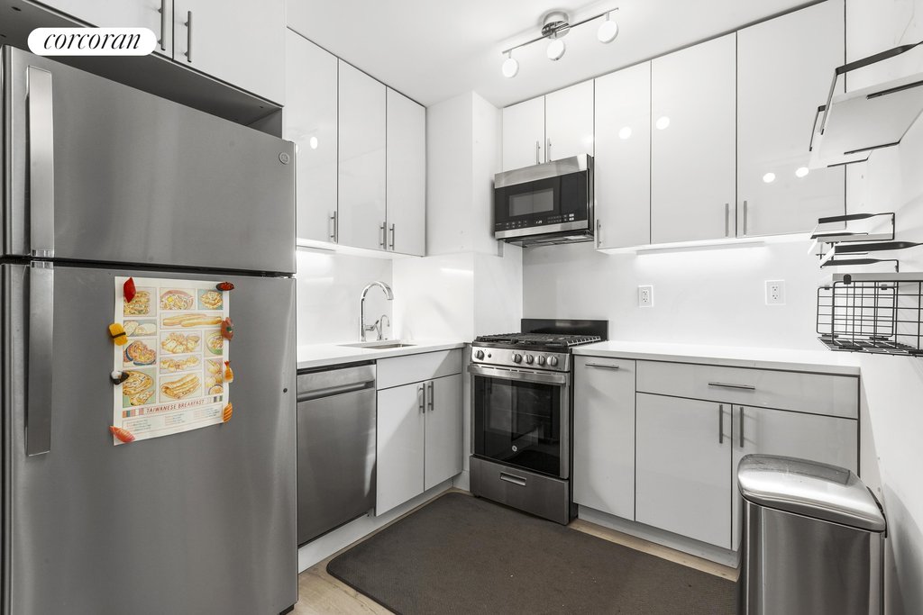 201 East 25th Street, Unit 2B photo 2