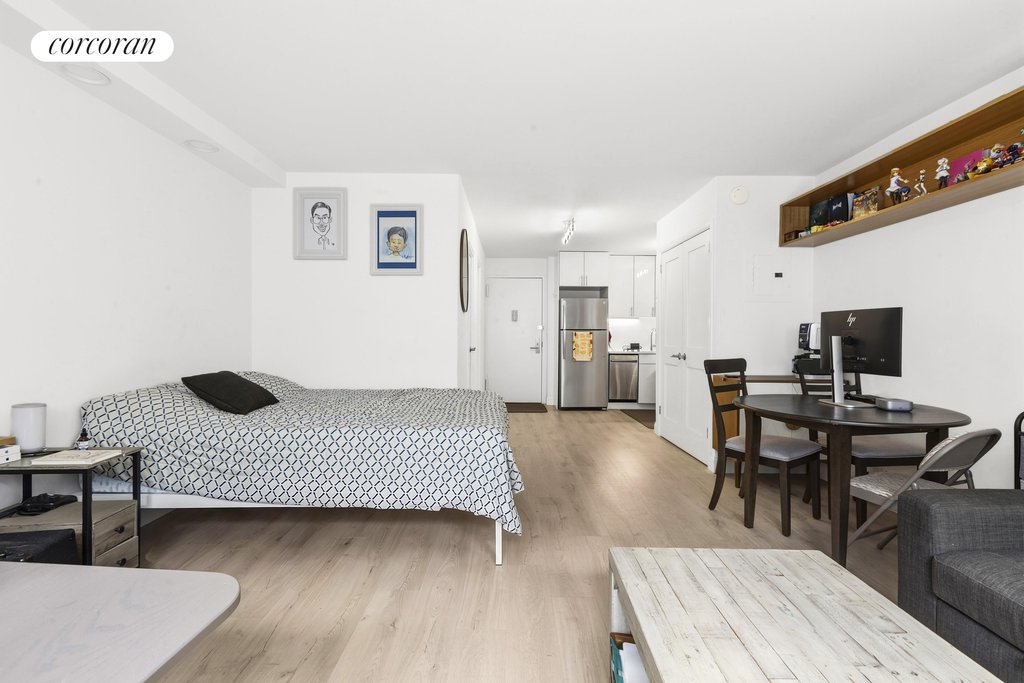 201 East 25th Street, Unit 2B photo 3