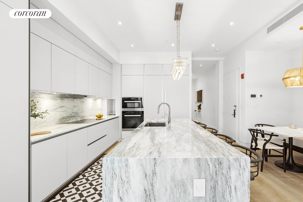 305 East 61st Street, Unit 602 photo 3
