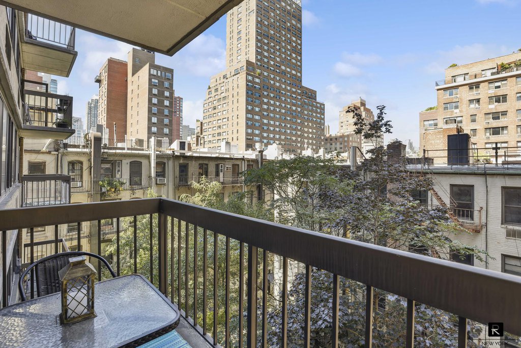 403 East 62nd Street, Unit 5B photo 2
