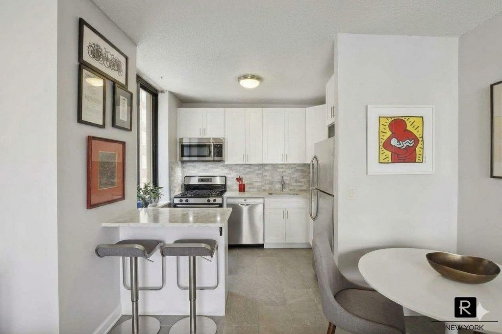 403 East 62nd Street, Unit 5B photo 3