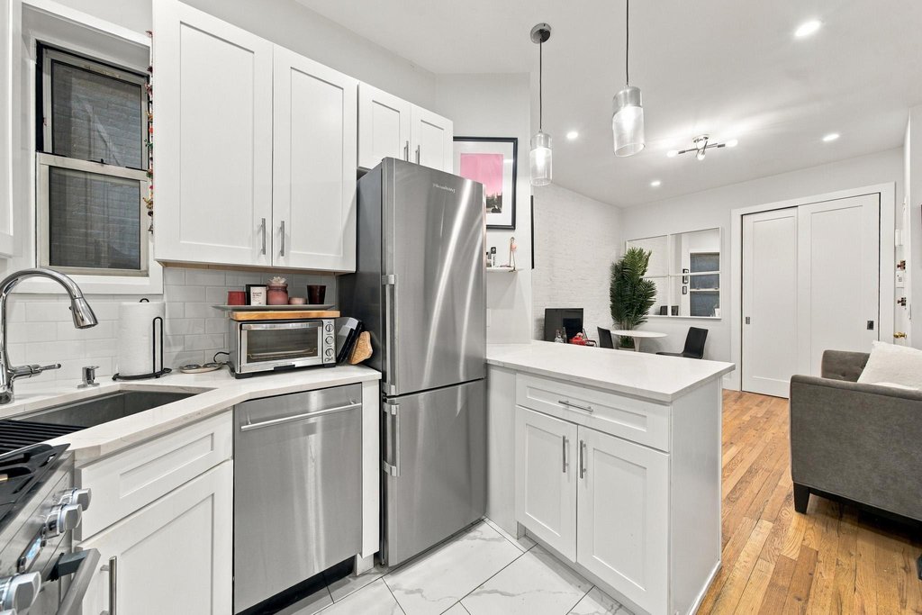 150 East 83rd Street, Unit 3C photo 3