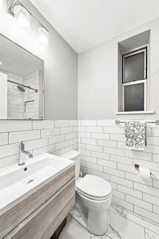 150 East 83rd Street, Unit 3C photo 4