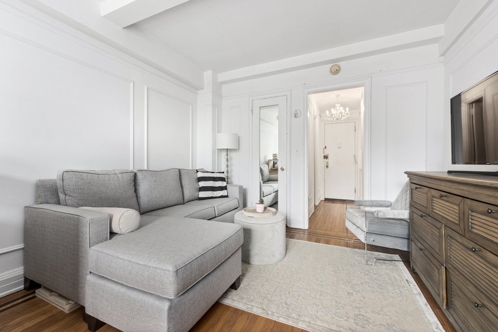 235 West 102nd Street, Unit 15S photo 4
