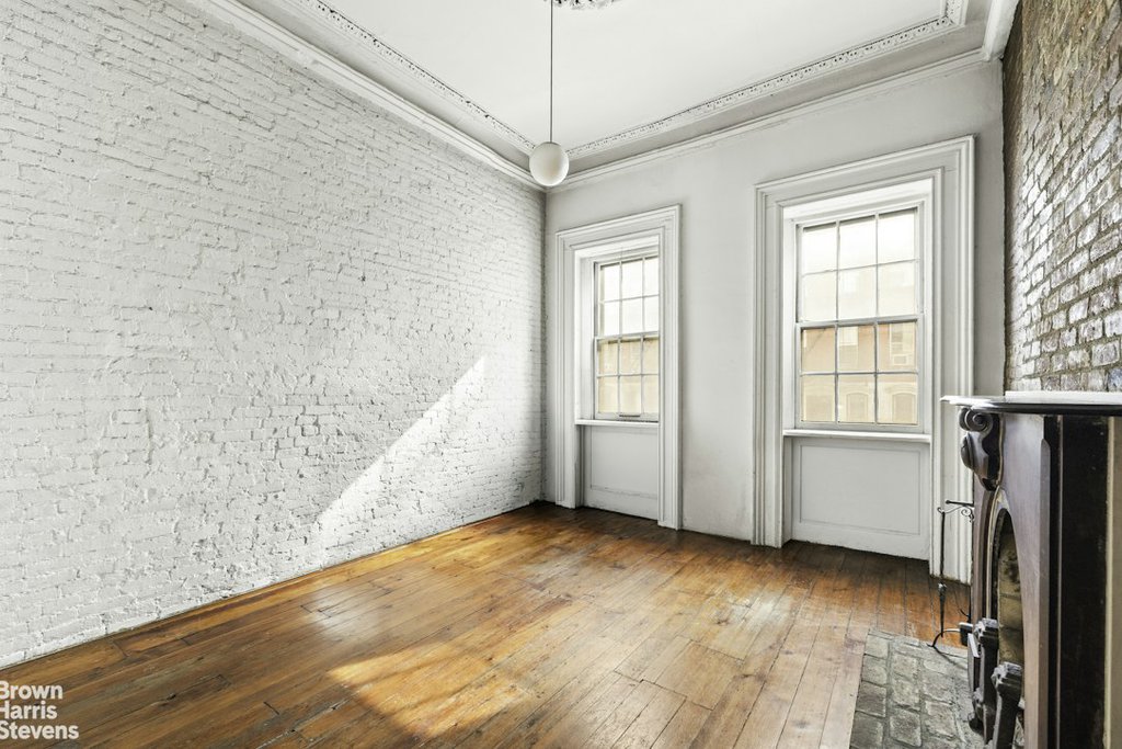 325 East 9th Street, Unit 2 photo 2