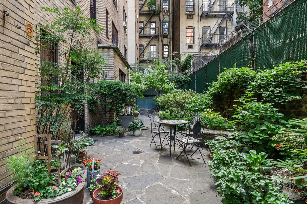 211 East 35th Street, Unit 8E photo 12