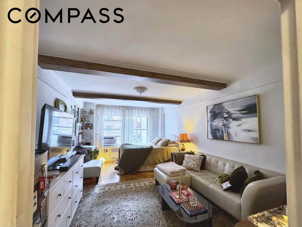 433 West 34th Street, Unit 4D photo 4