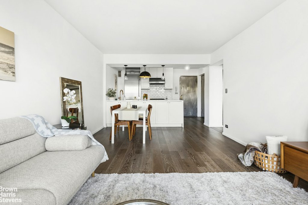 33 Greenwich Avenue, Unit 8H photo 4