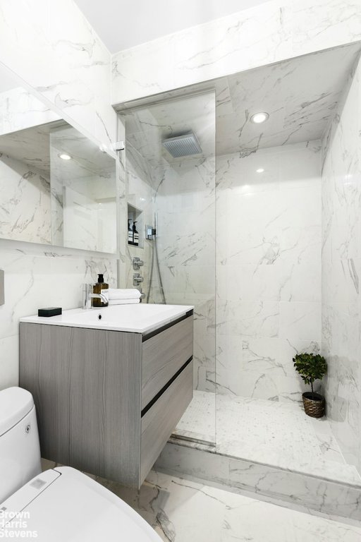33 Greenwich Avenue, Unit 8H photo 9