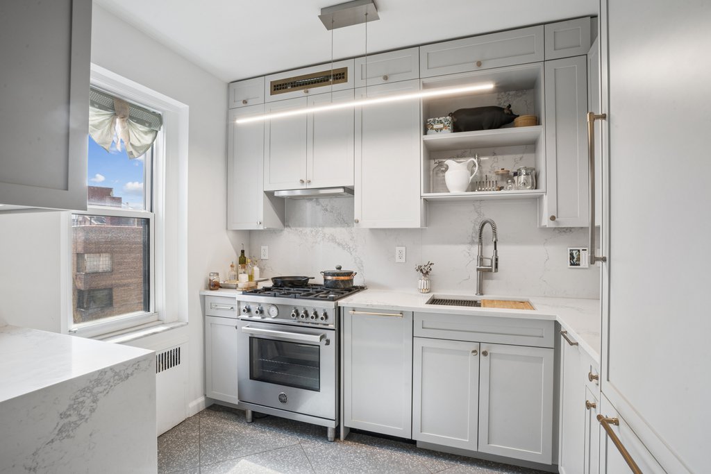 250 Cabrini Boulevard, Unit 7F photo 6