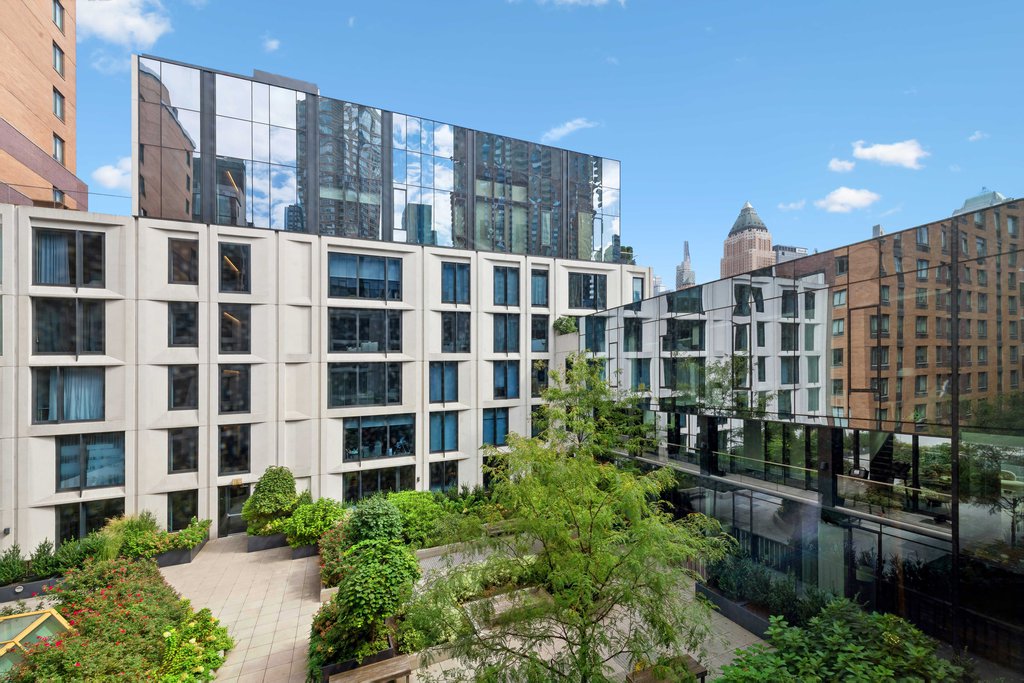 500 West 45th Street, Unit 530 photo 8