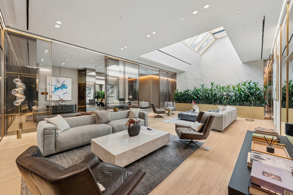 500 West 45th Street, Unit 530 photo 9