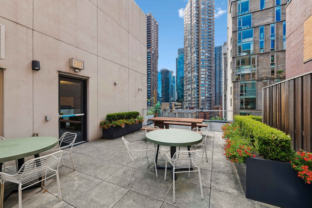 500 West 45th Street, Unit 530 photo 12