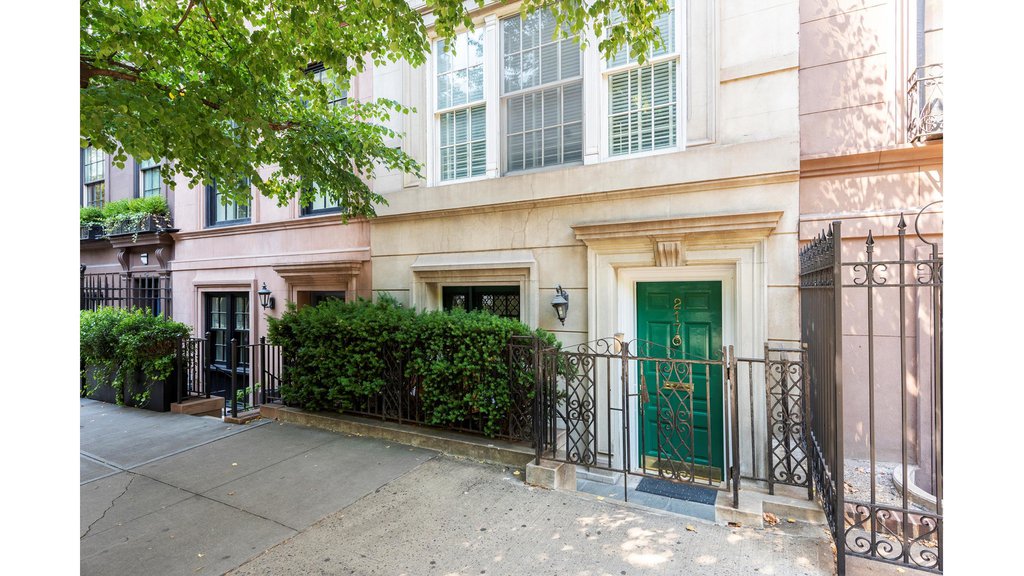 217 East 61st Street – For Sale
