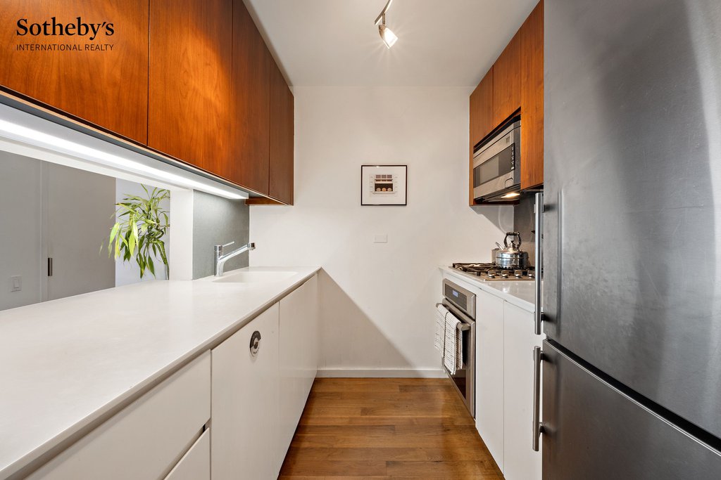 515 East 72nd Street, Unit 6J photo 2