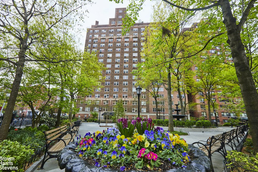 2 Horatio Street, Unit 16L photo 8