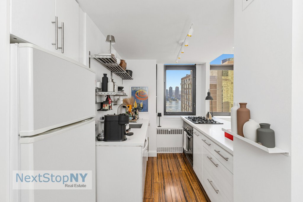 310 East 46th Street, Unit 22H photo 3