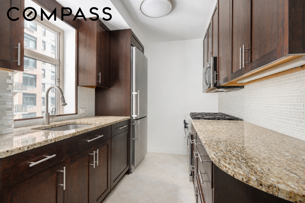 200 East 57th Street, Unit 6H photo 3