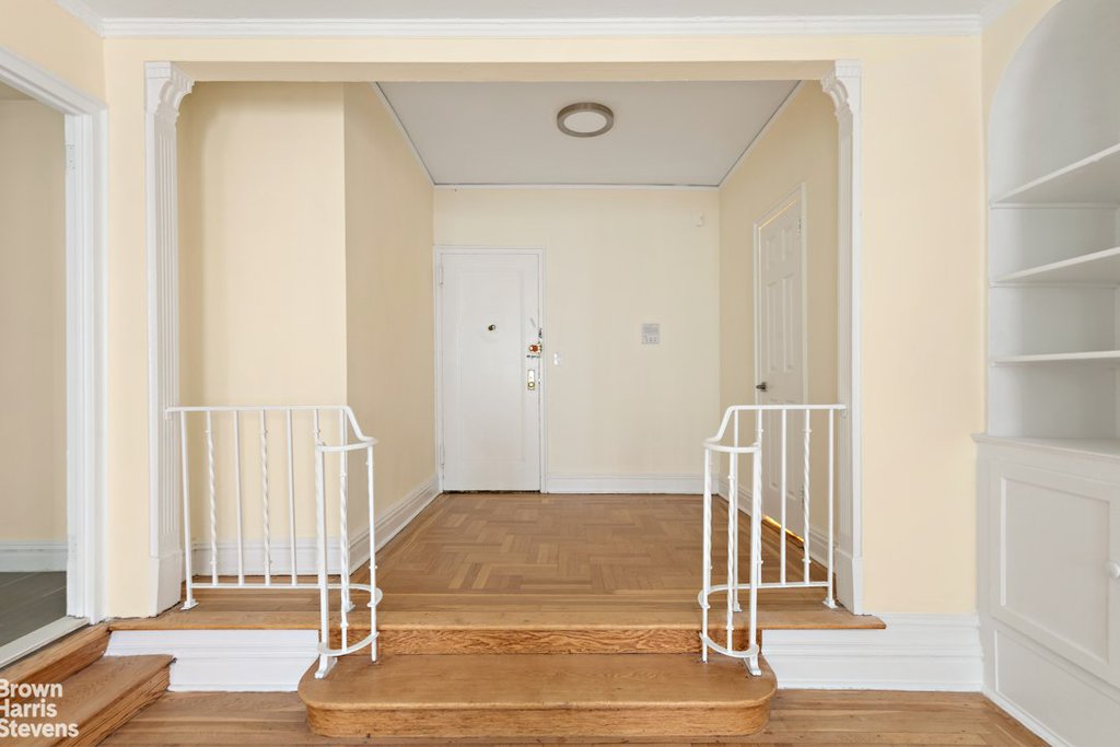 675 Walton Avenue, Unit 2E photo 4