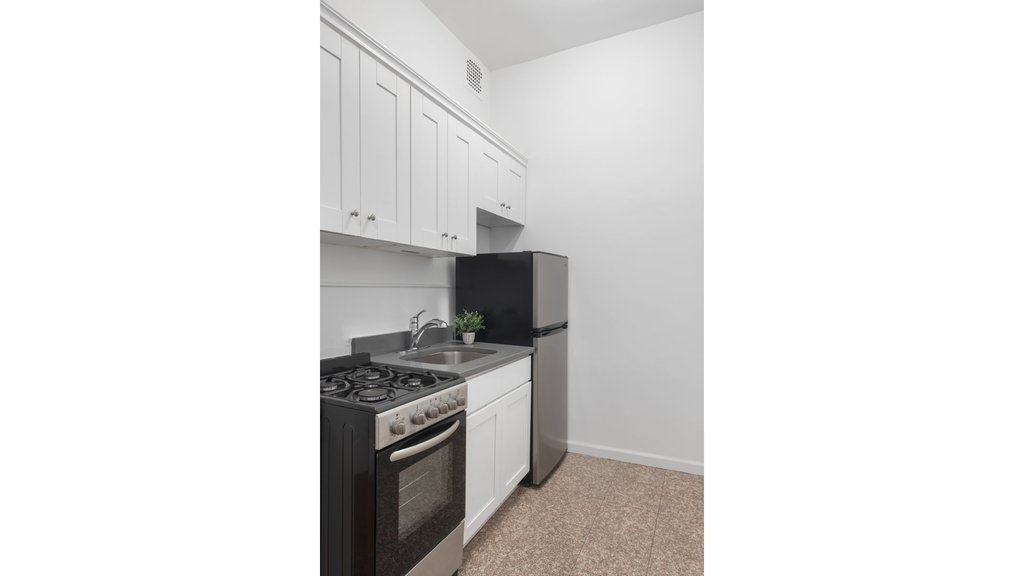 102 West 80th Street, Unit 19 photo 7