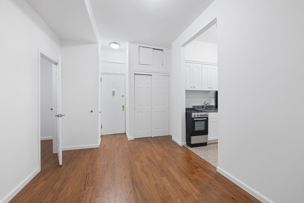 102 West 80th Street, Unit 19 photo 3