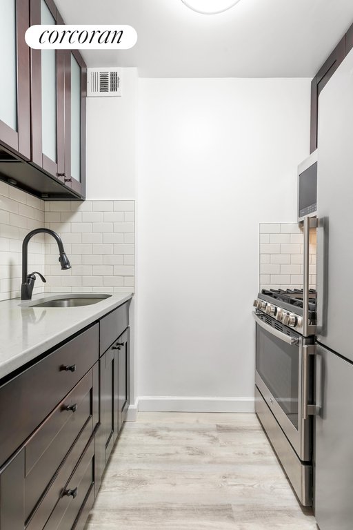 393 West 49th Street, Unit 3OO photo 3