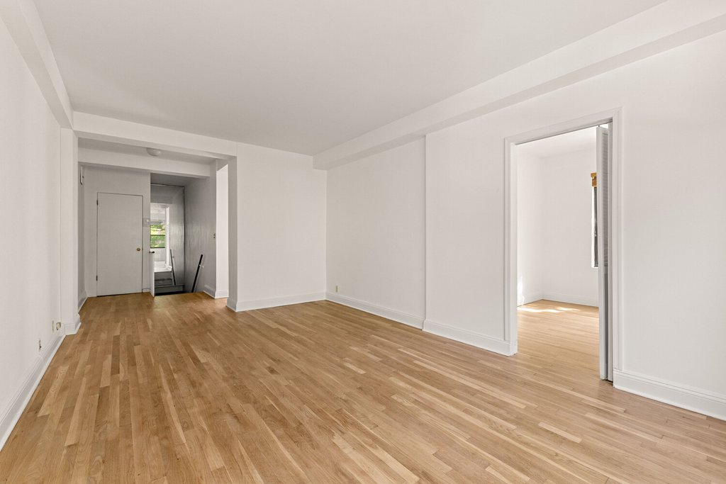 99-40 63rd Road, Unit 1E photo 4