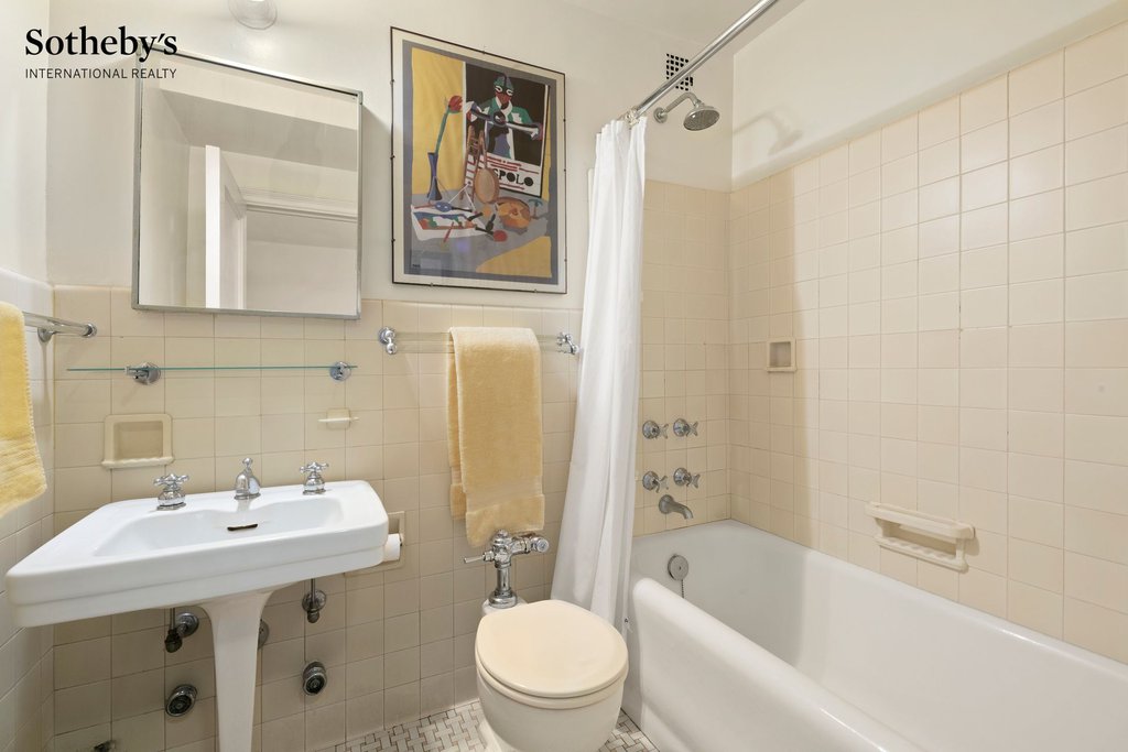 45 Christopher Street, Unit 16D photo 10