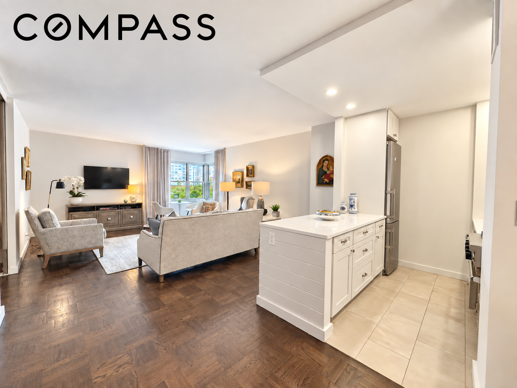 20 East 9th Street, Unit 8E