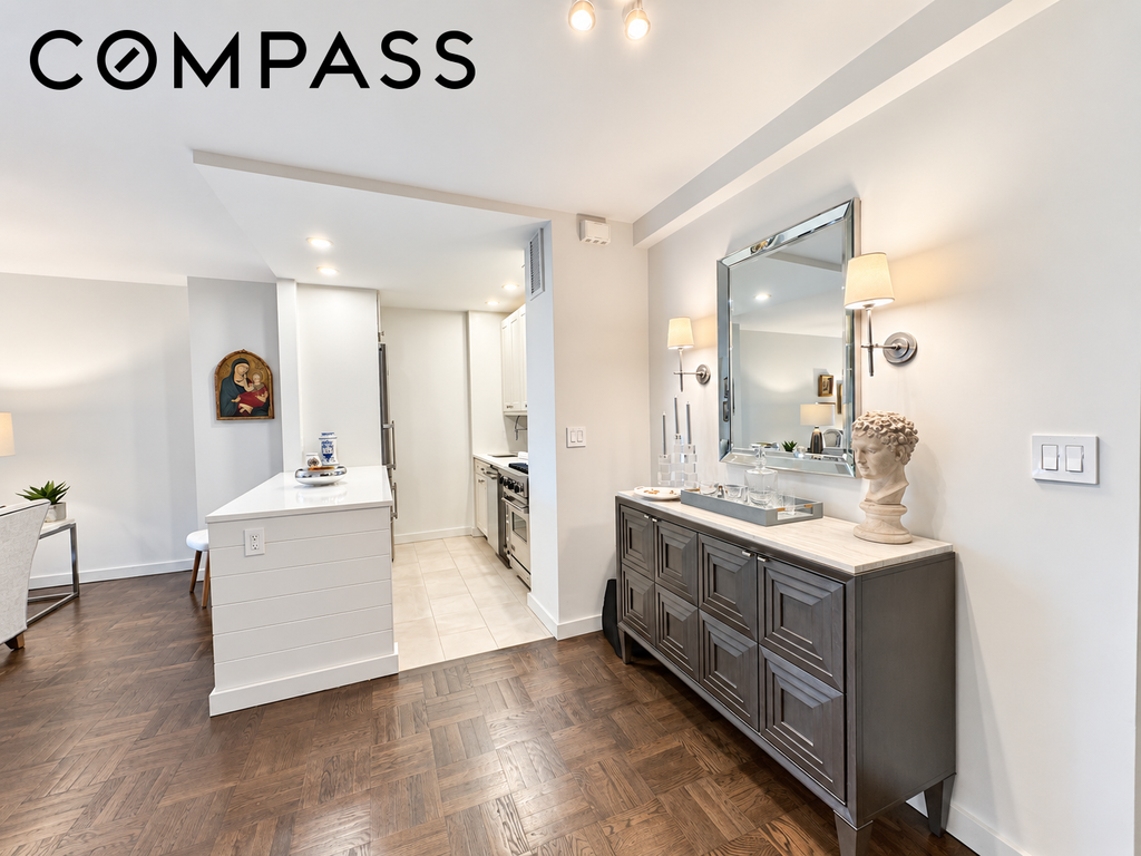 20 East 9th Street, Unit 8E photo 2