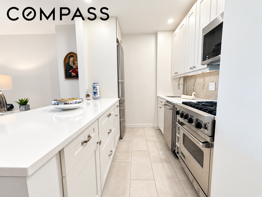 20 East 9th Street, Unit 8E photo 3