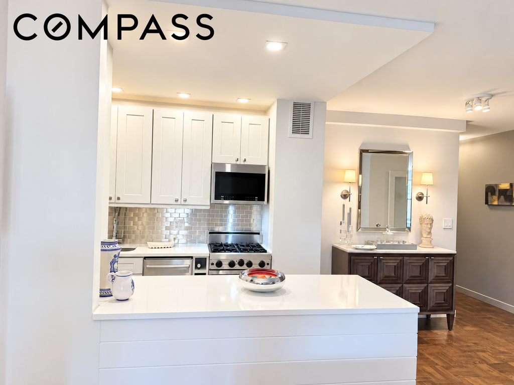 20 East 9th Street, Unit 8E photo 4