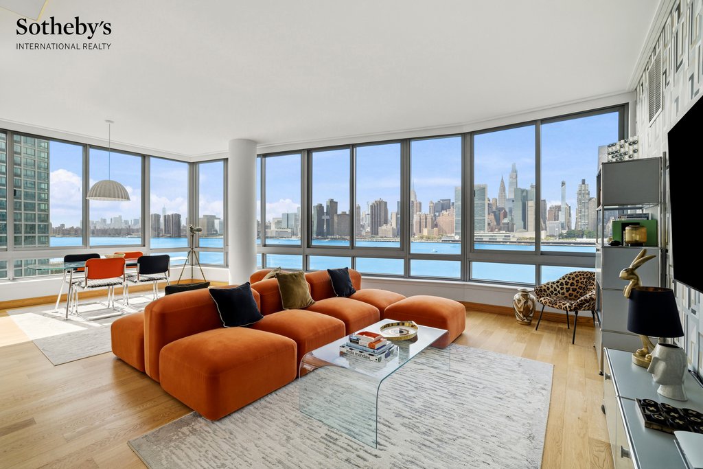 46-30 Center Boulevard, Unit 905