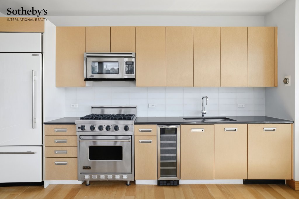 46-30 Center Boulevard, Unit 905 photo 4