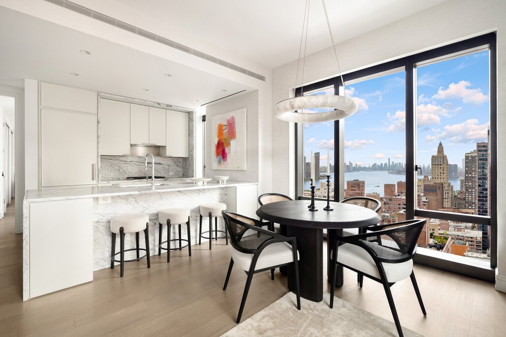 430 East 58th Street, Unit 27C photo 2