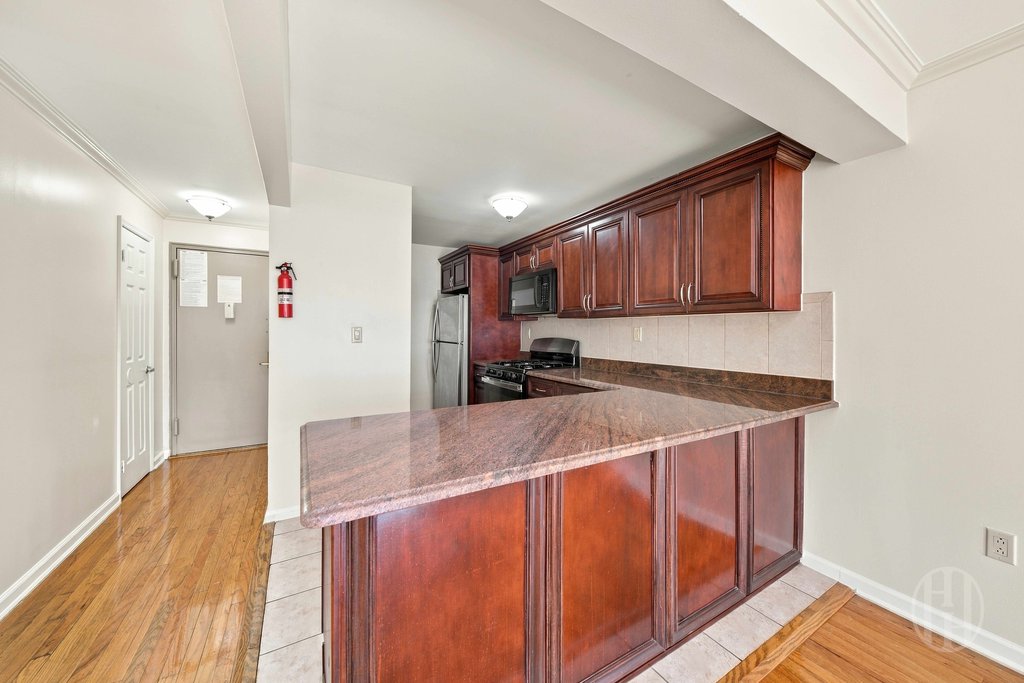 88-25 153rd Street, Unit 1B photo 3