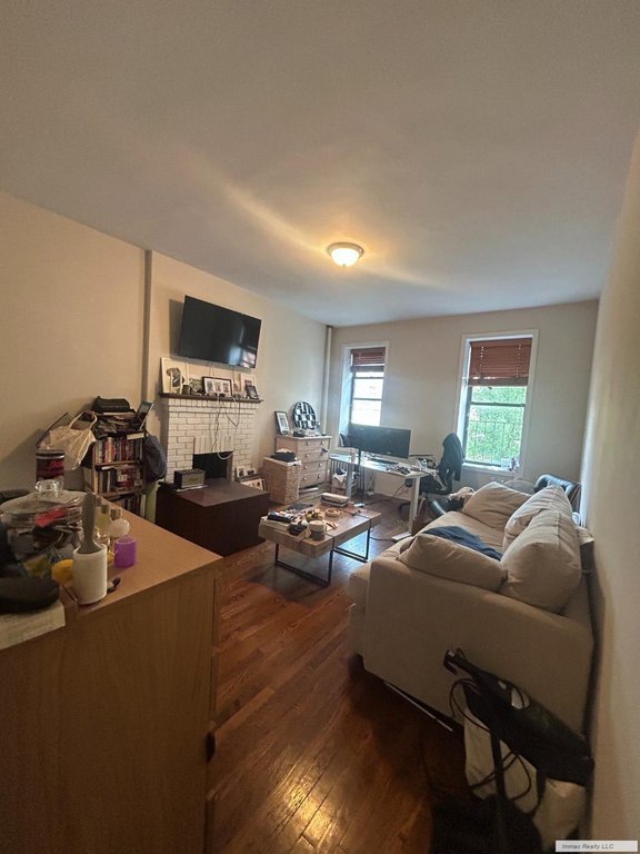 161 West 10th Street, Unit 4C