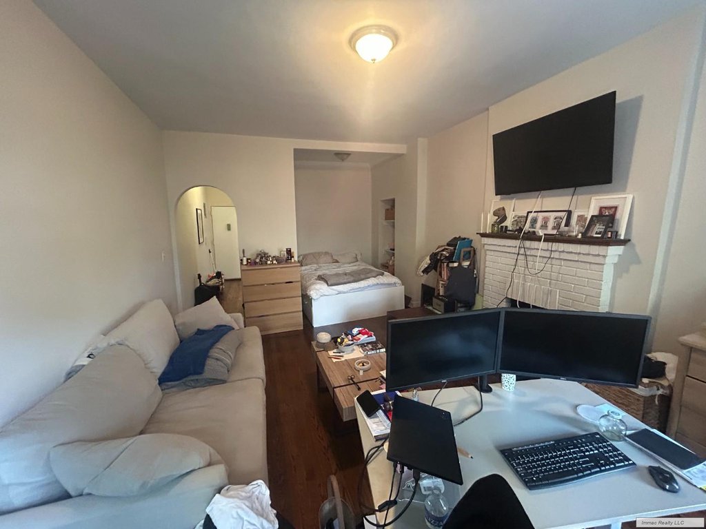 161 West 10th Street, Unit 4C photo 3