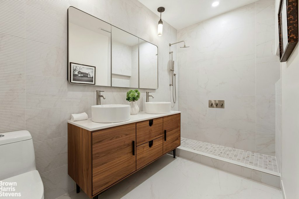 212 Huron Street, Unit 3 photo 6