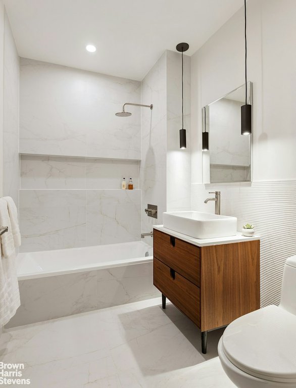 212 Huron Street, Unit 3 photo 9