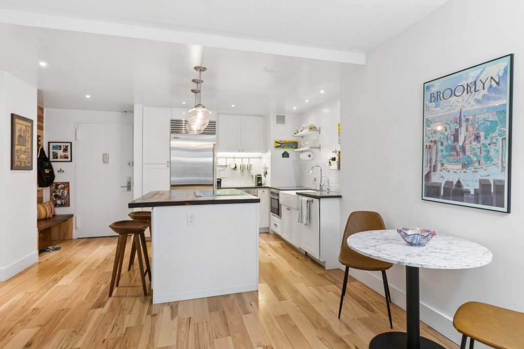 201 East 25th Street, Unit 2J photo 2
