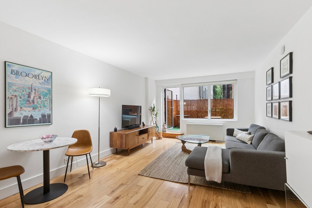 201 East 25th Street, Unit 2J photo 4