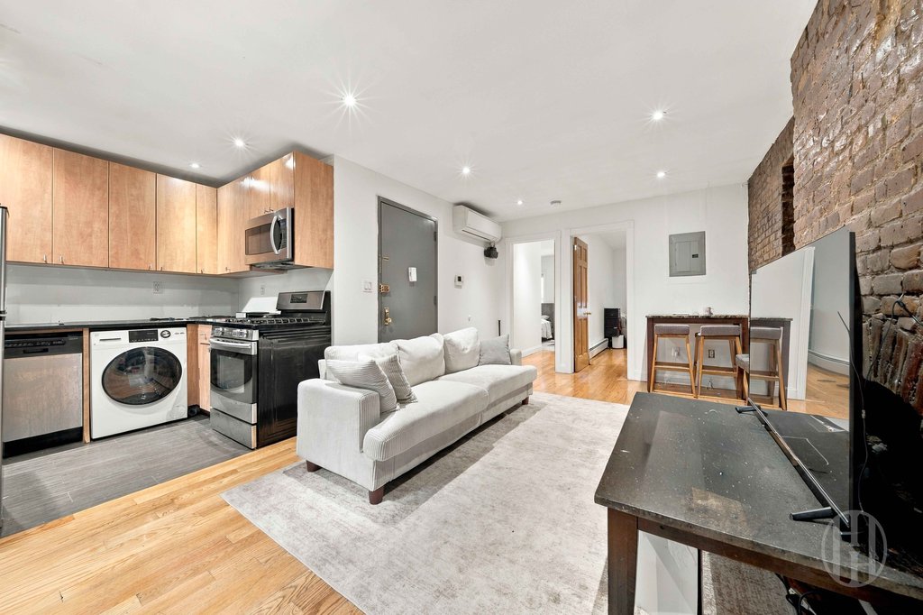 596 Third Avenue, Unit 3 photo 4
