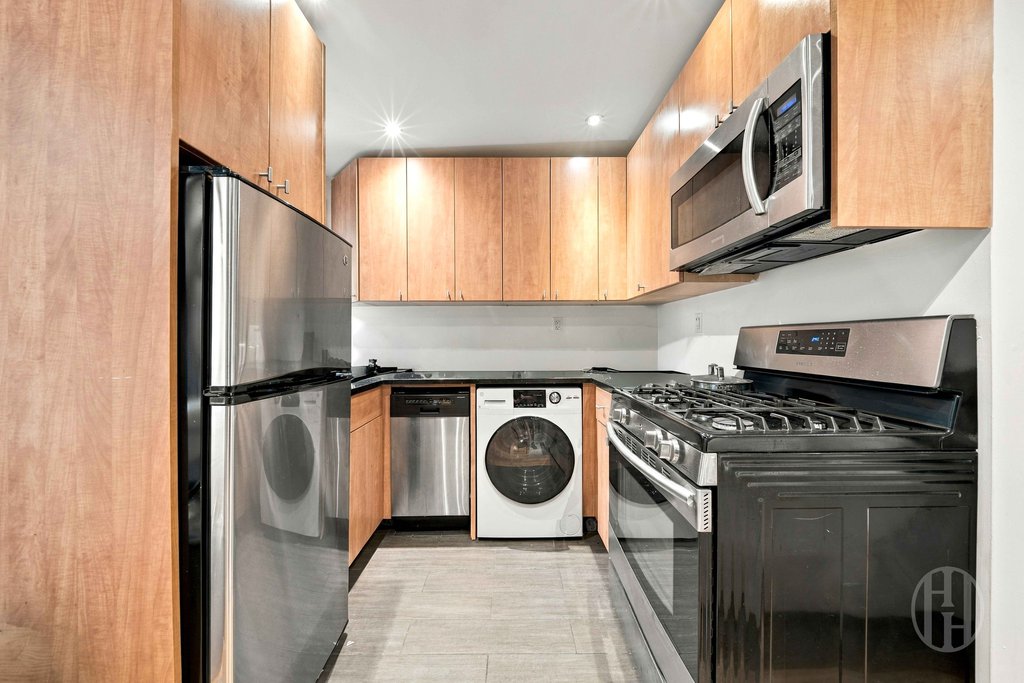 596 Third Avenue, Unit 3 photo 6