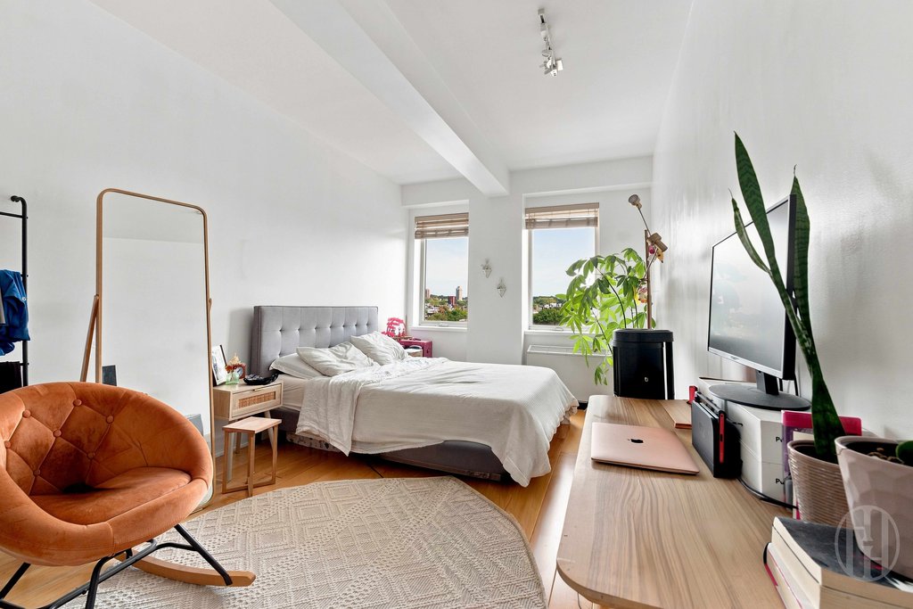 343 Fourth Avenue, Unit 10E photo 4