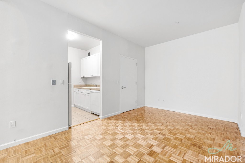 15 Park Row, Unit 12J photo 6
