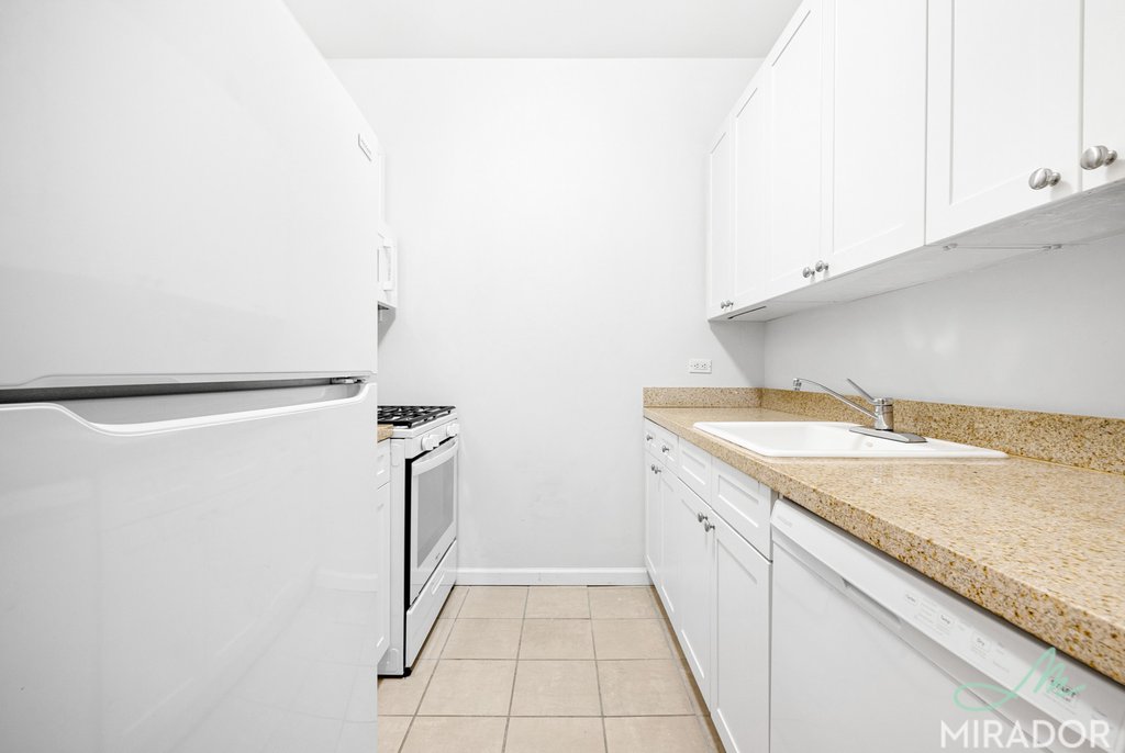 15 Park Row, Unit 12J photo 7